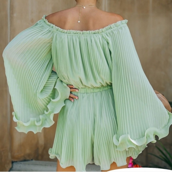 Vici smile wide pleated off shoulder romper - Picture 2 of 10